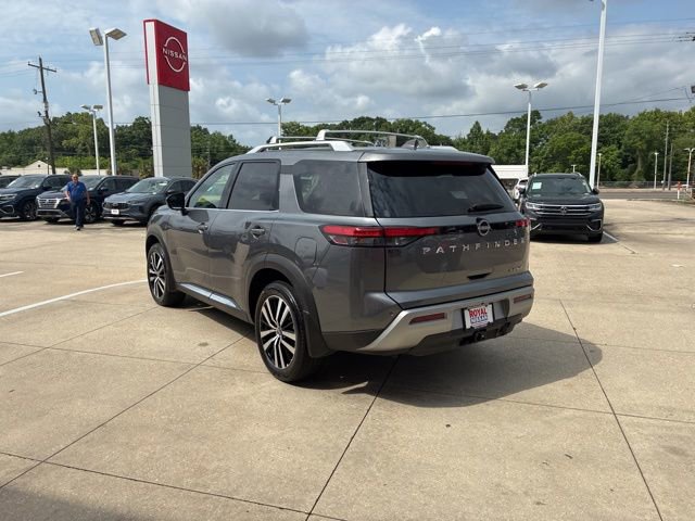 Used 2024 Nissan Pathfinder Platinum FWD image 5