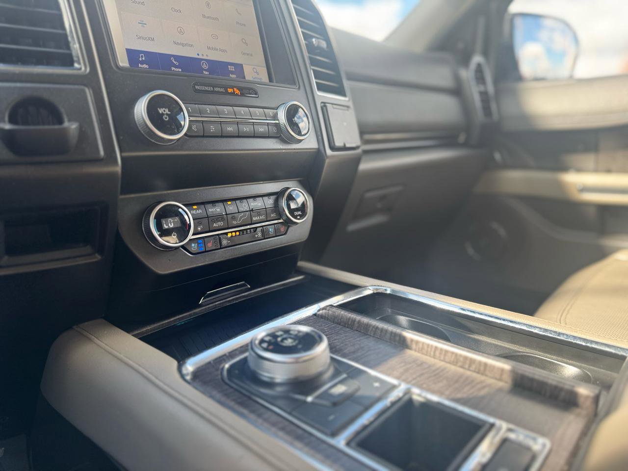 Used 2020 Ford Expedition Limited image 47