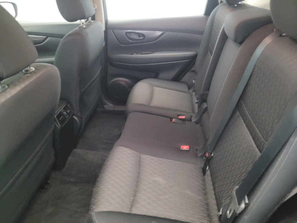 Used 2019 Nissan Rogue S image 18