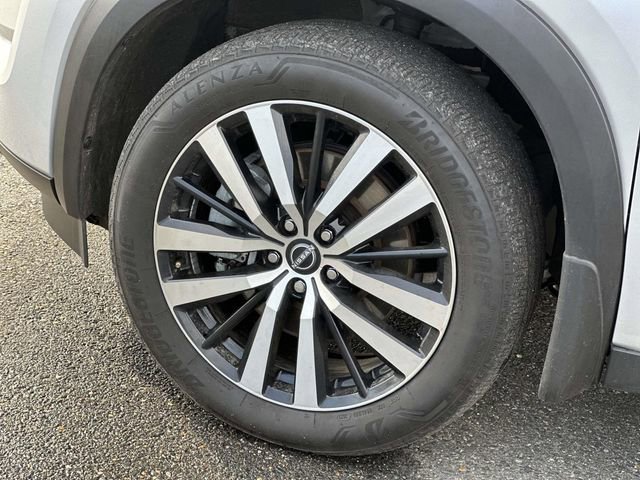 Used 2024 Nissan Pathfinder Platinum w/ Black Appearance Package image 8