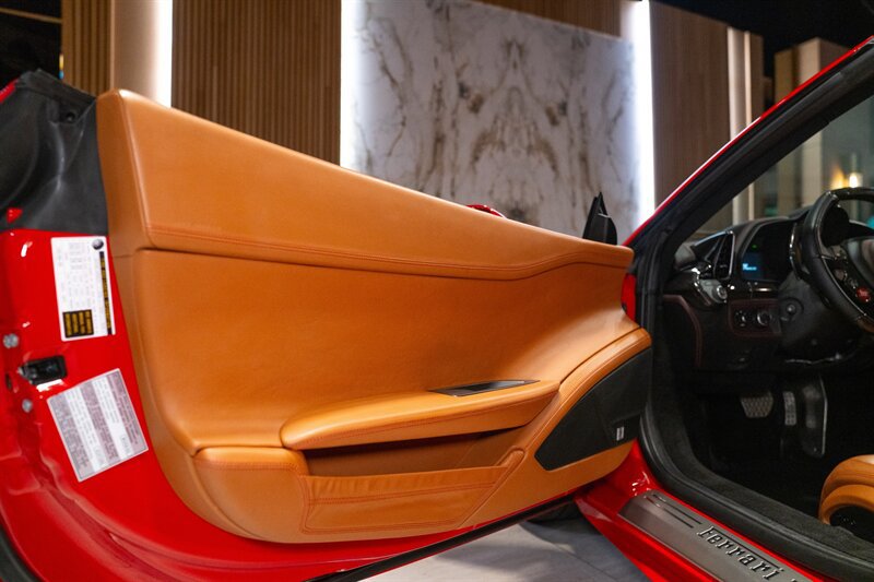 Used 2014 Ferrari 458 Spider RWD image 34
