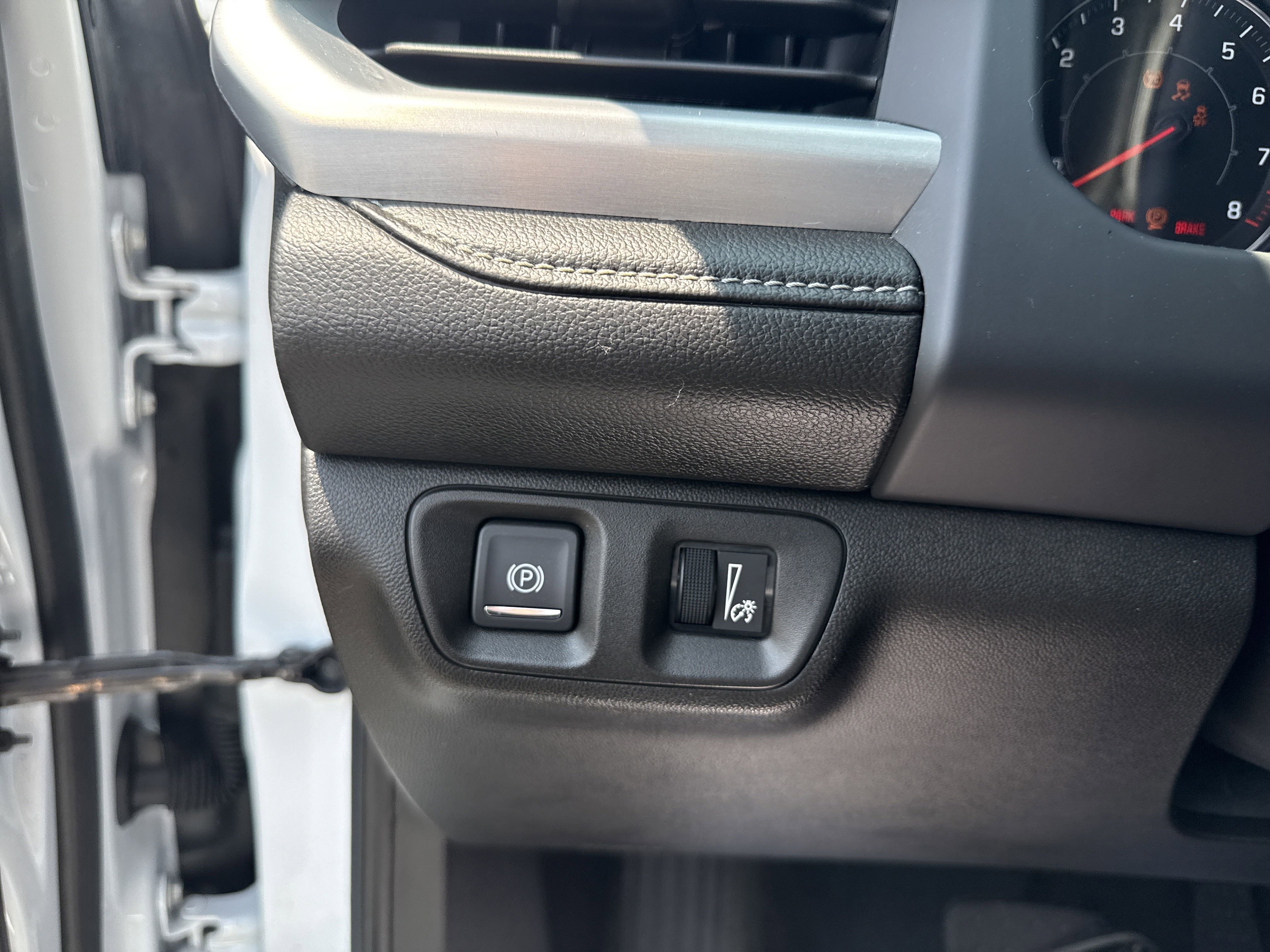 Certified 2022 GMC Acadia SLE w/ Driver Convenience Package image 13