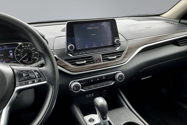 Used 2025 Nissan Altima 2.5 SV image 9