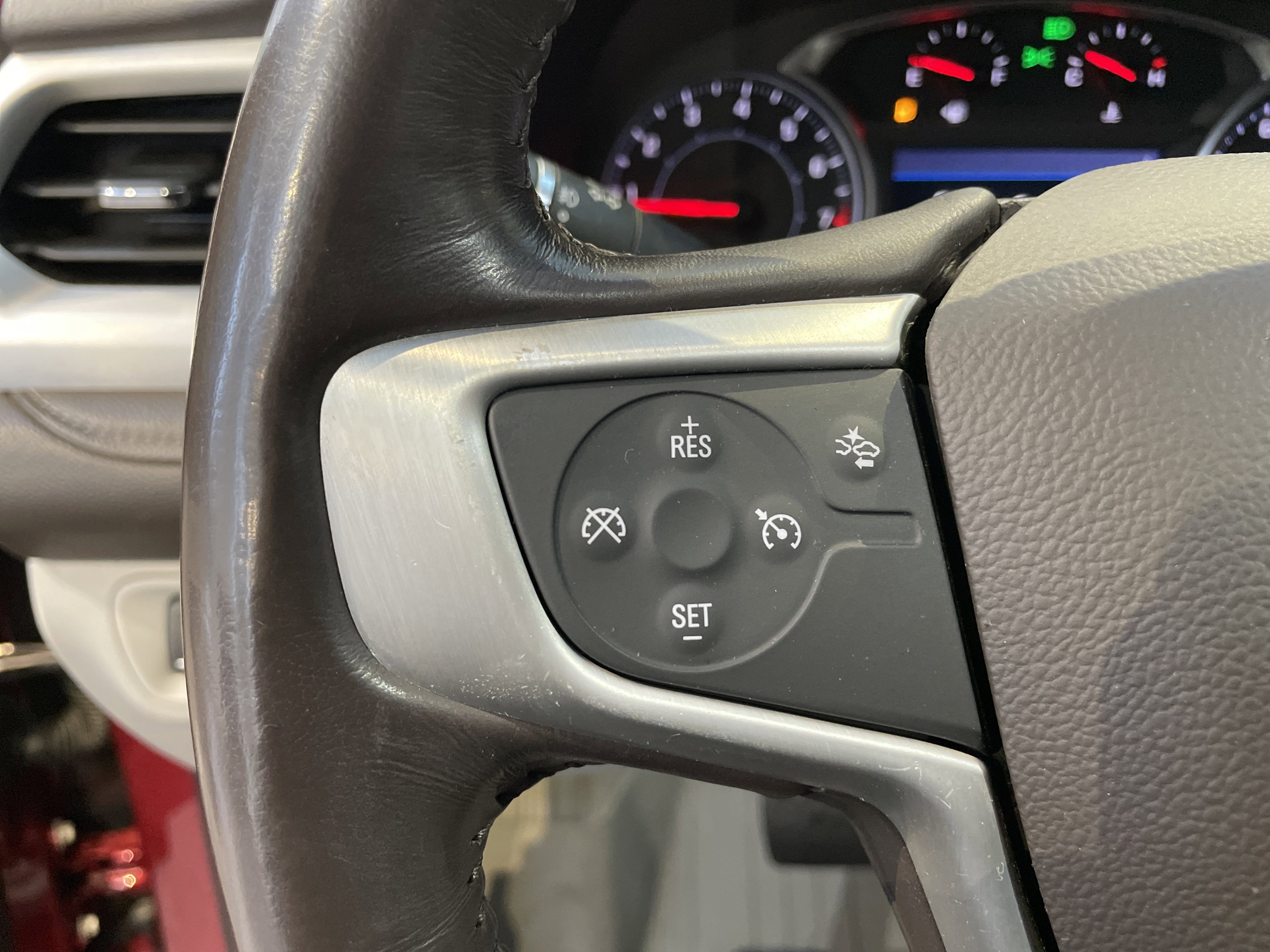 Used 2022 GMC Acadia SLT FWD image 21