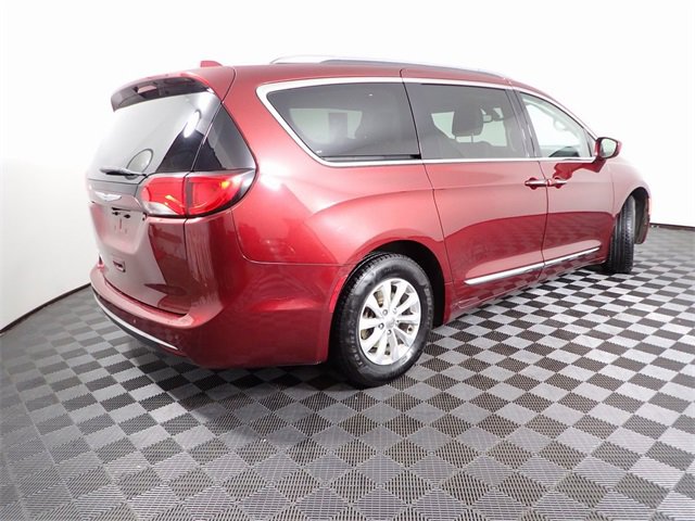 Used 2019 Chrysler Pacifica Touring-L image 17