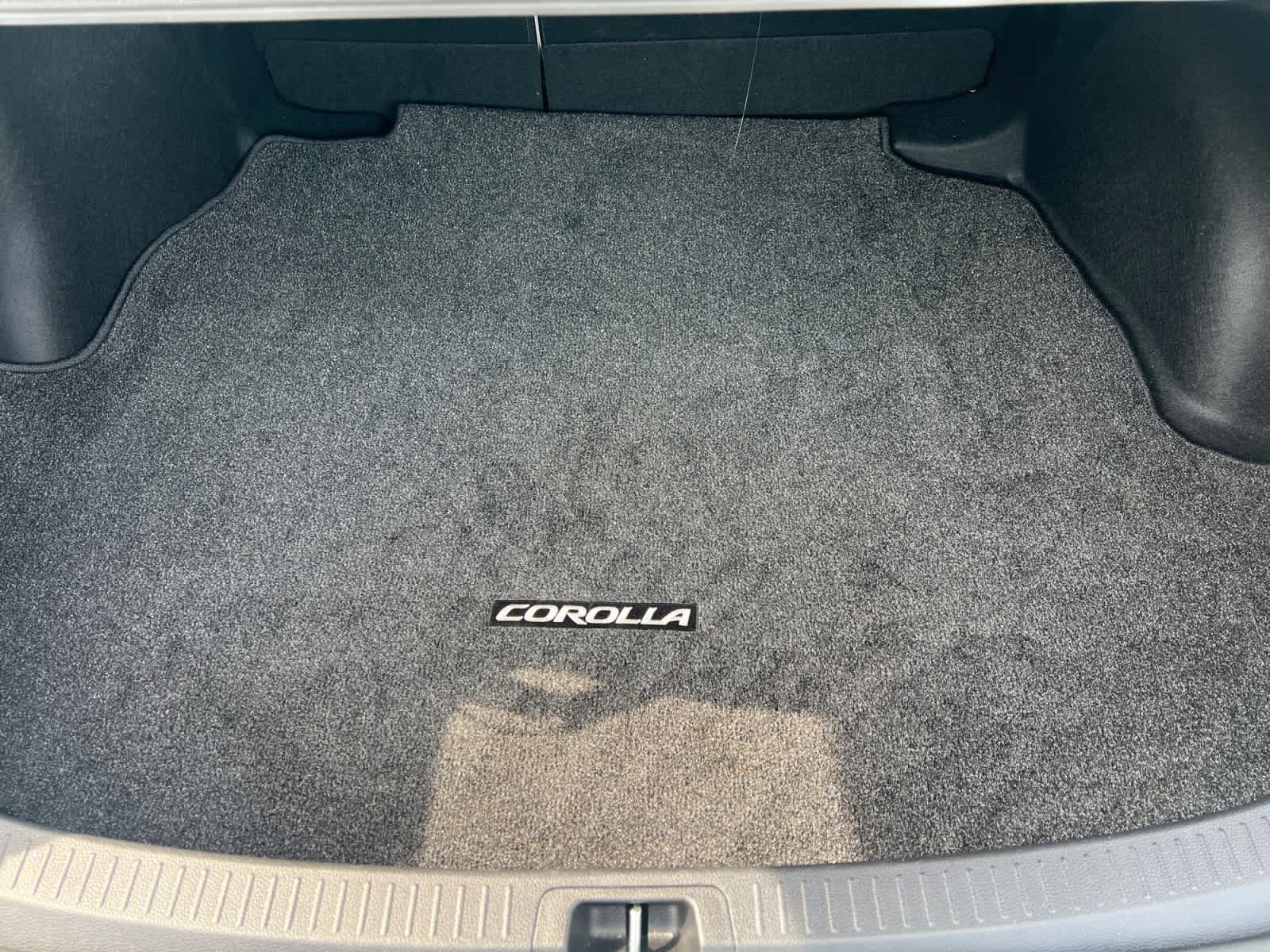 Used 2023 Toyota Corolla LE w/ Carpet Mat Package (TMS) FWD image 5