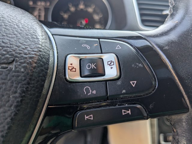 Used 2018 Volkswagen Passat 2.0T SE FWD image 16