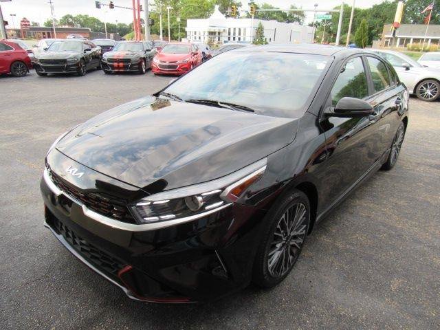 Used 2022 Kia Forte GT-Line w/ GT-Line Premium Package FWD image 2