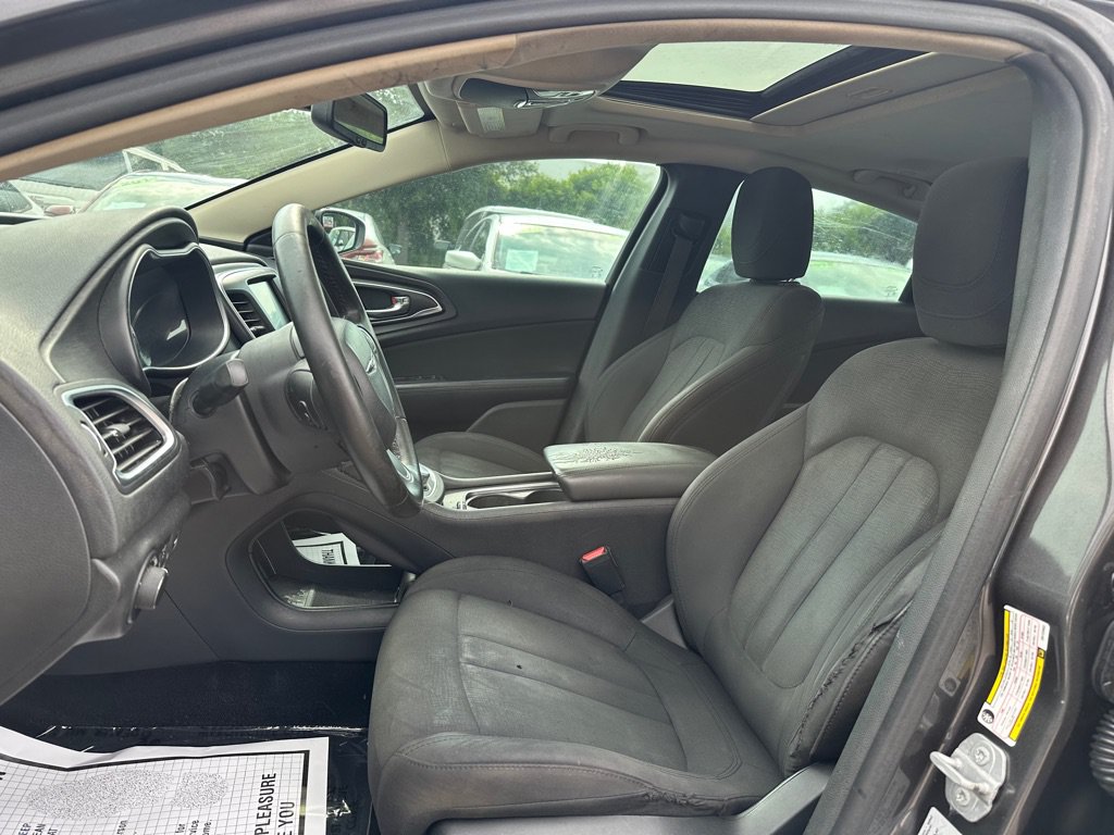 Used 2016 Chrysler 200 Limited w/ Anniversary Edition FWD image 10