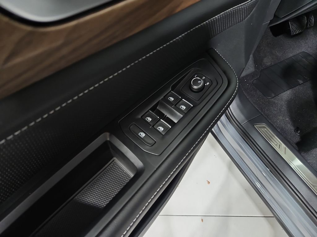 New 2026 Volkswagen Atlas SE image 11