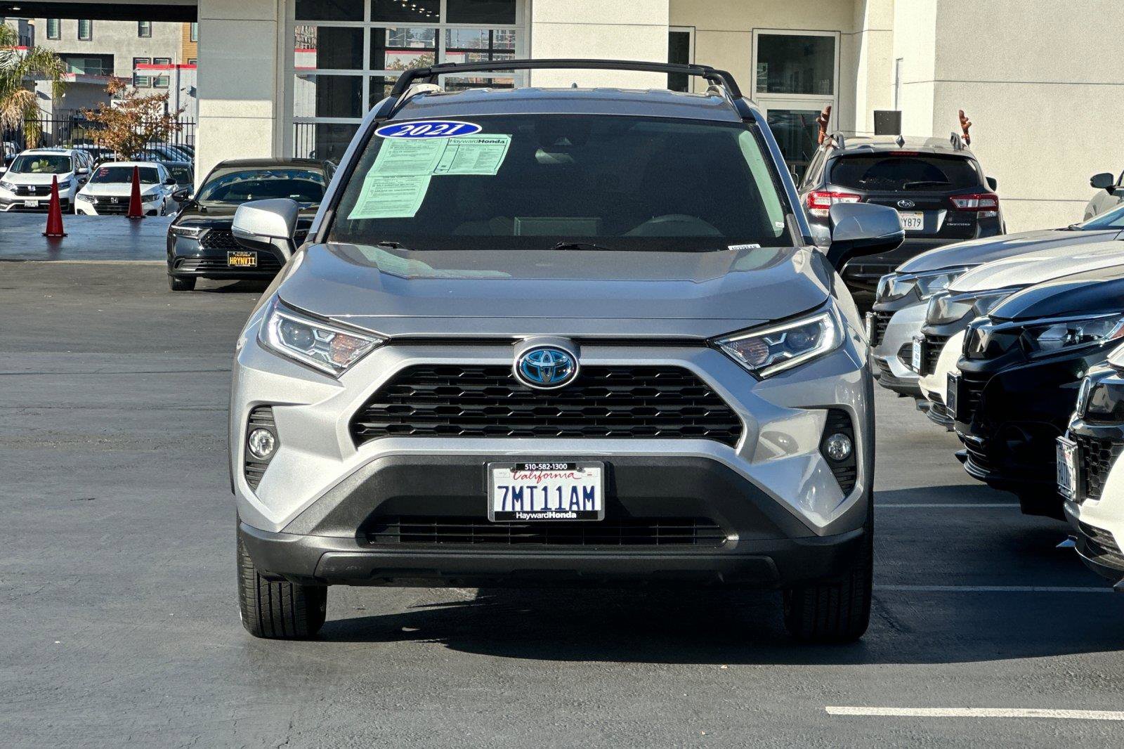 Used 2021 Toyota RAV4 XLE w/ Carpet Mat Package (TMS) image 8