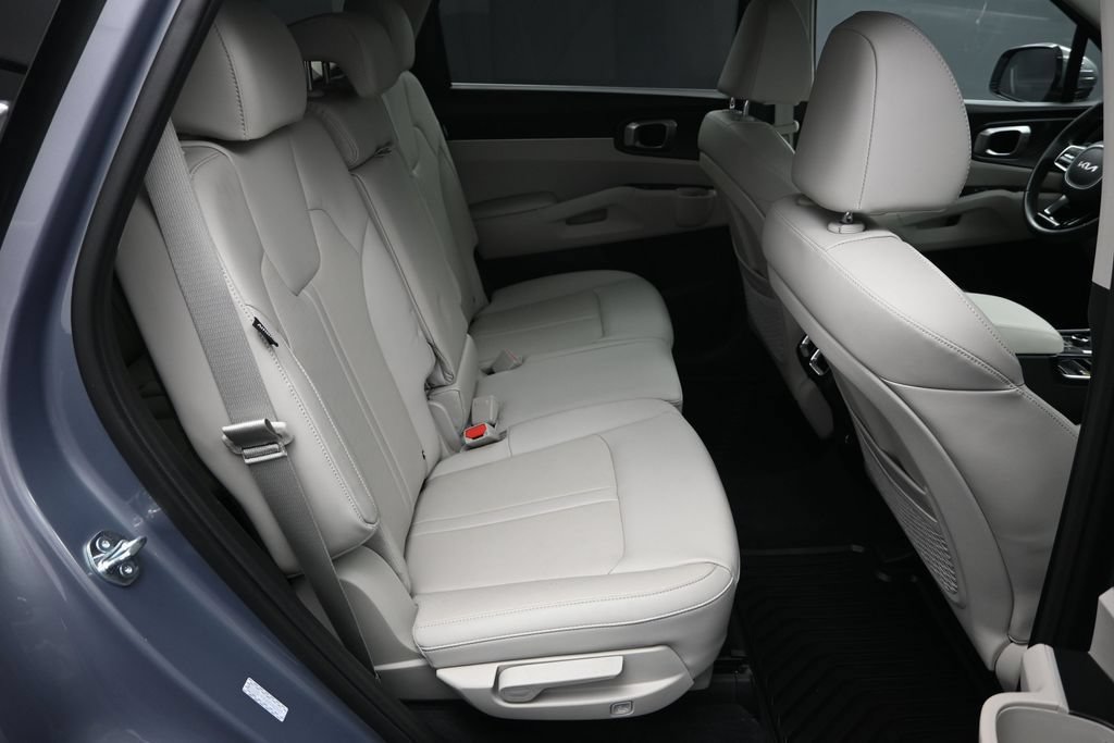 Certified 2025 Kia Sorento S AWD/4WD image 36
