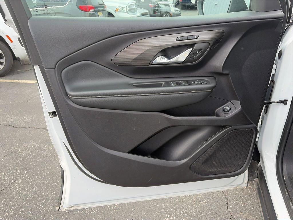 Used 2024 GMC Terrain SLT image 13