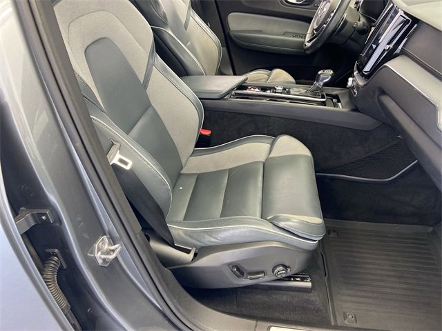 Used 2020 Volvo XC60 T5 R-Design image 34