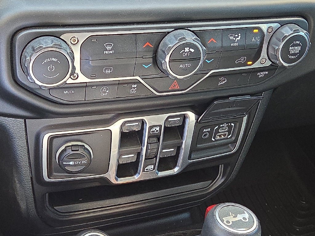 Used 2018 Jeep Wrangler Unlimited Sahara AWD/4WD image 28