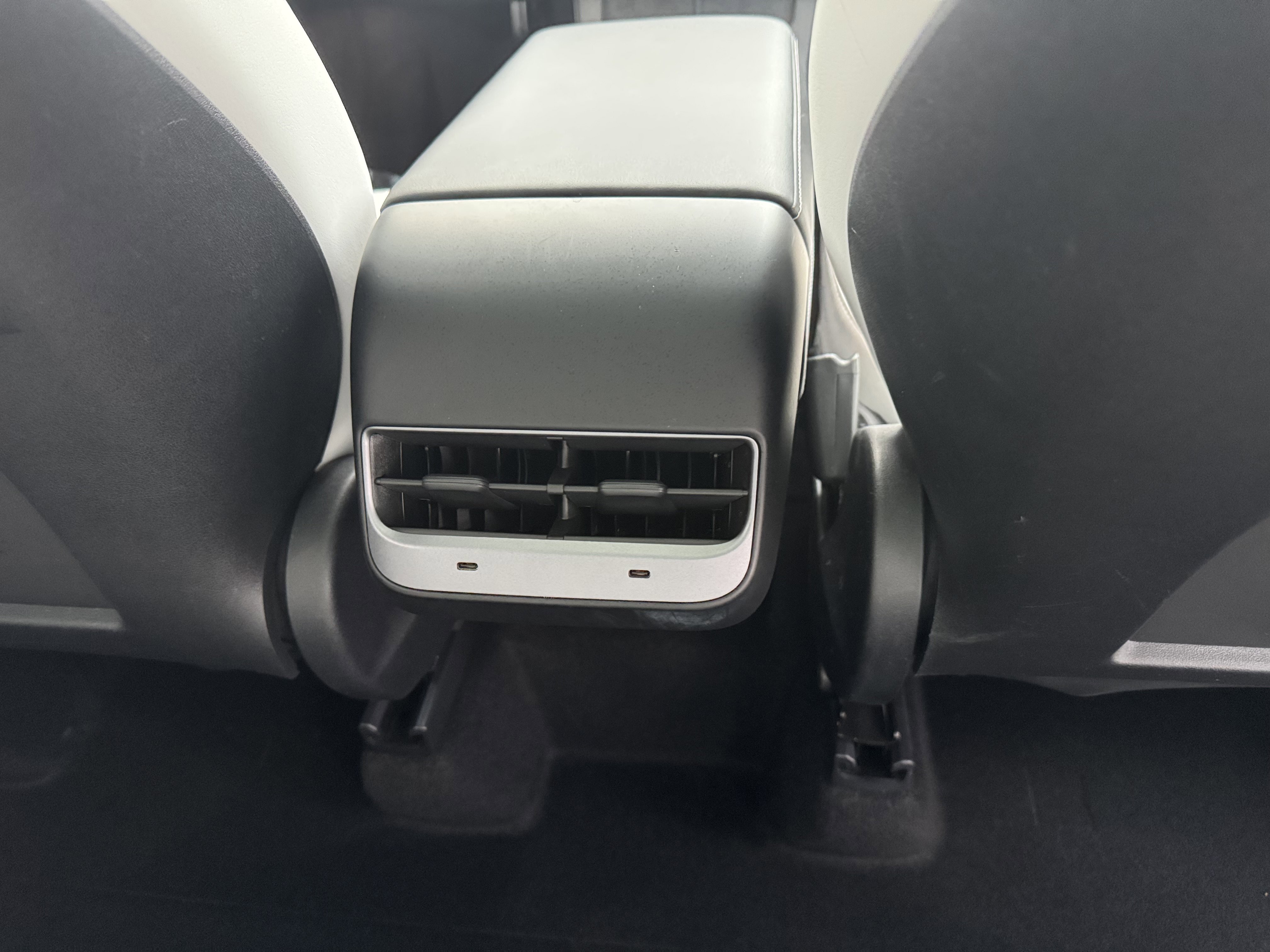 Used 2024 Tesla Model Y Long Range AWD/4WD image 22