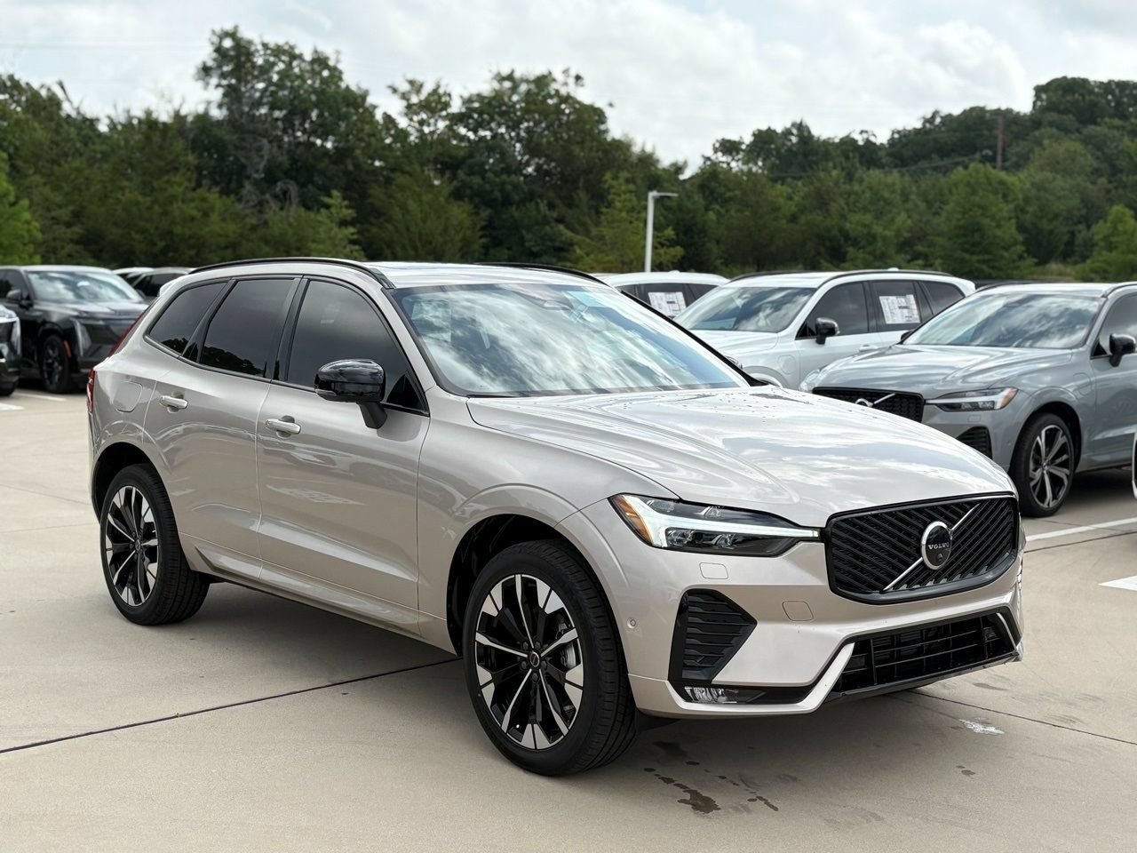 New 2026 Volvo XC60 B5 Plus w/ Protection Package Premier AWD/4WD image 3