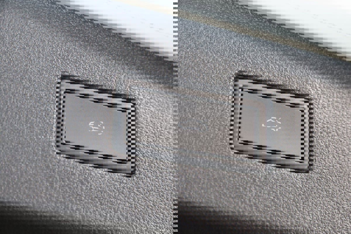 Used 2024 Volkswagen Tiguan SE image 50