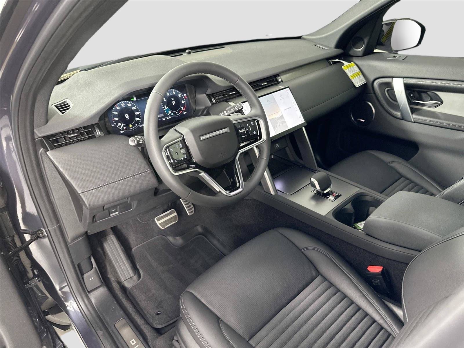 Used 2025 Land Rover Discovery Sport Dynamic SE AWD/4WD image 9