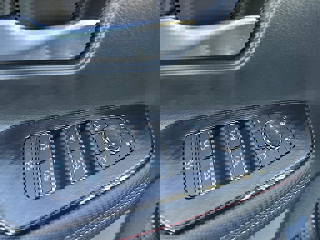 Used 2025 Nissan Kicks SR image 14