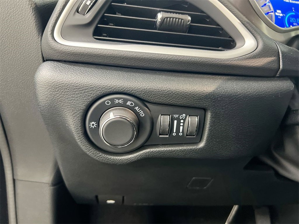 New 2025 Chrysler Voyager LX image 17