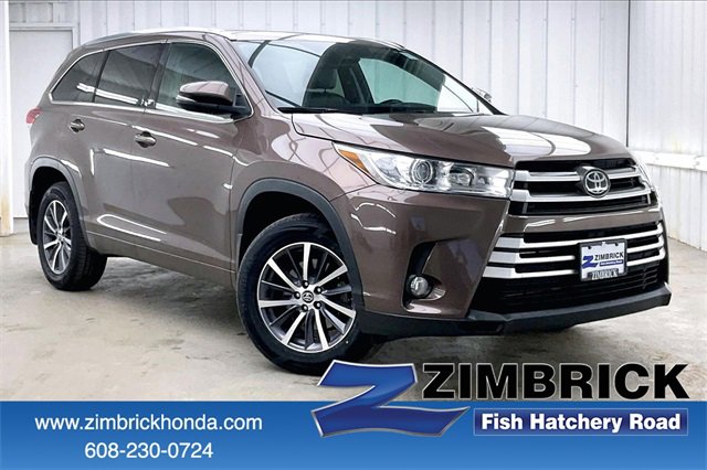 Used 2017 Toyota Highlander XLE image 1
