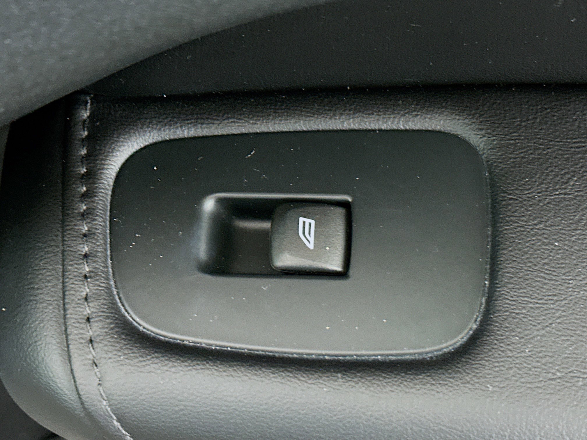 Used 2024 Volvo XC60 B5 Plus image 29