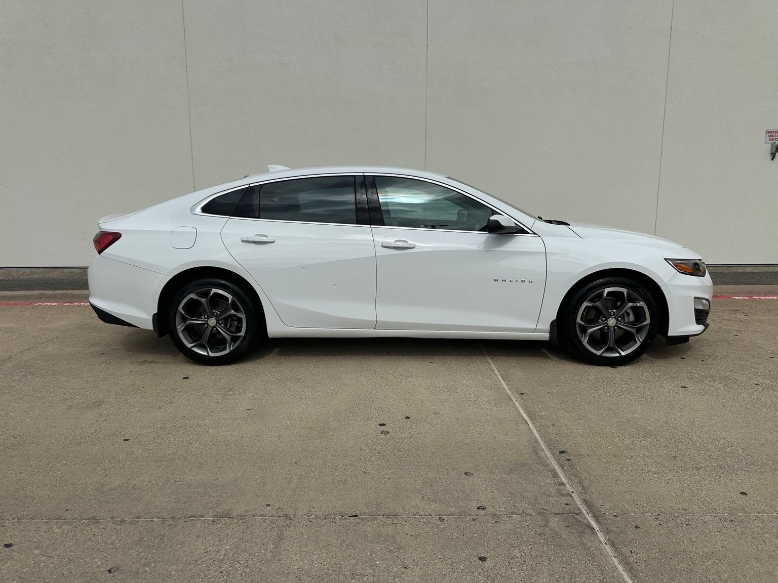 Used 2020 Chevrolet Malibu LT w/ Leather Package FWD image 8