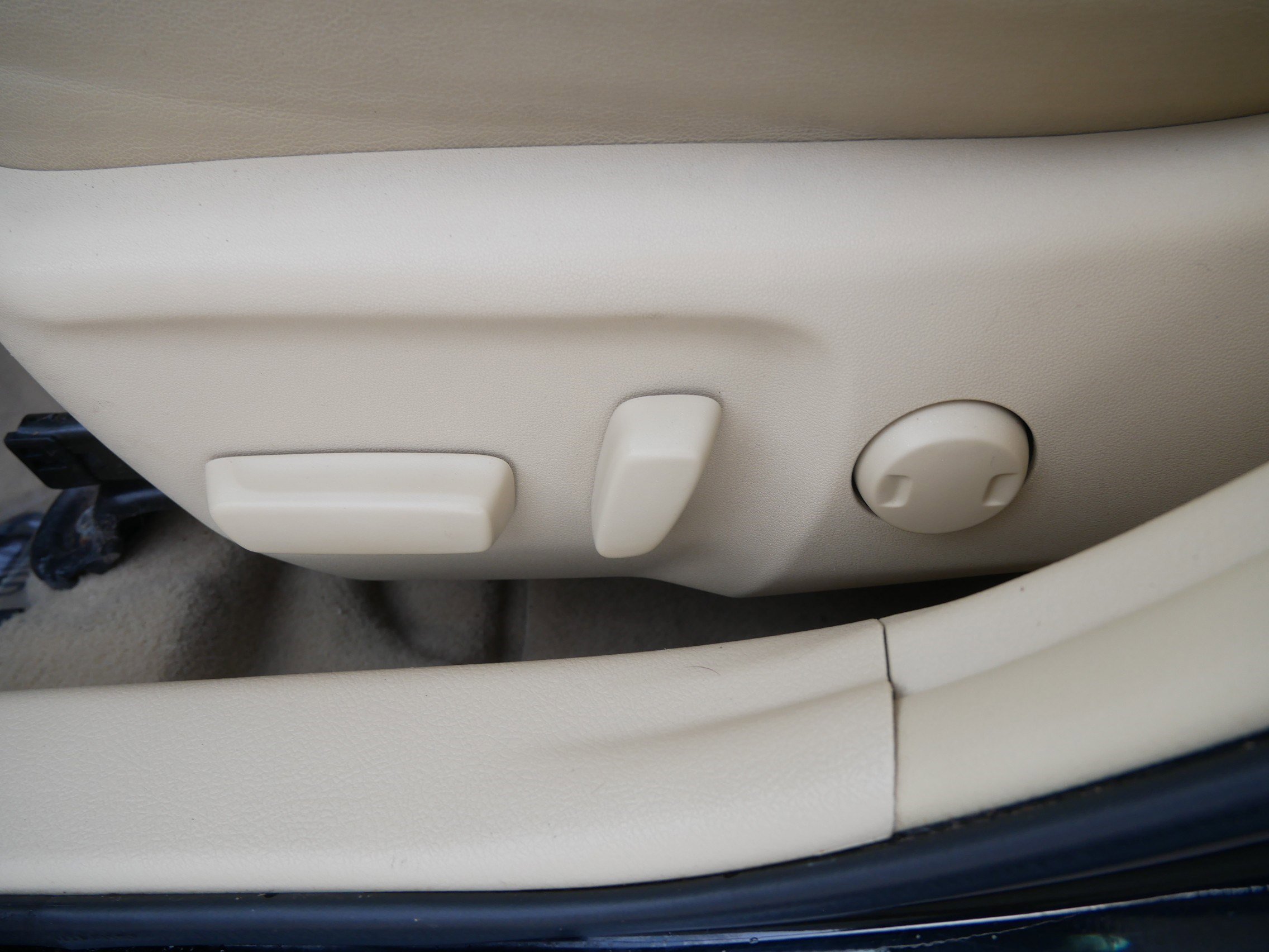 Used 2015 Toyota Camry XLE w/ Moonroof Package image 19