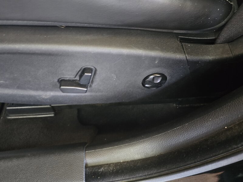 Used 2018 Chrysler 300 S image 18