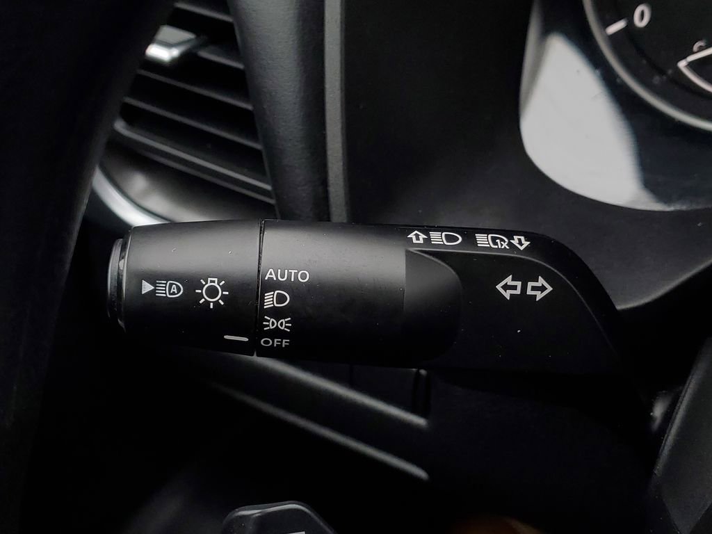 Used 2023 Nissan Rogue SV image 13