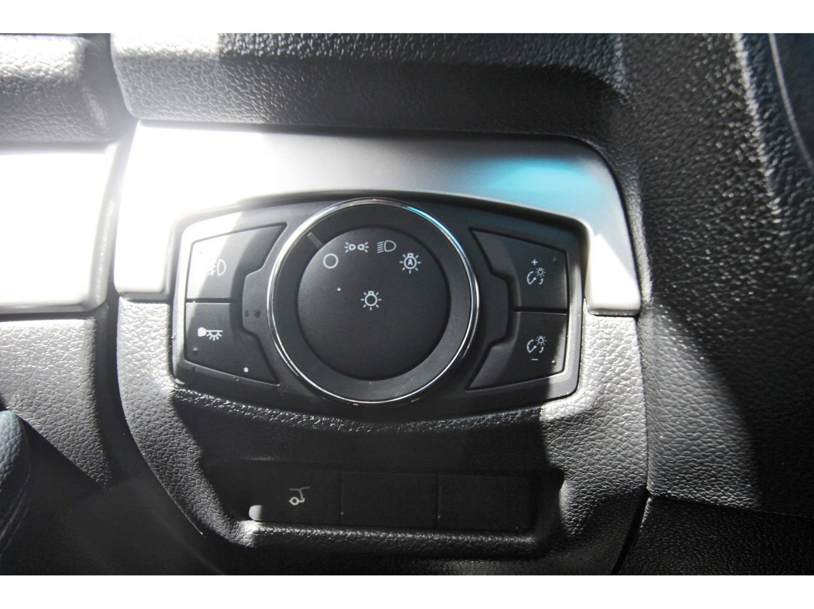 Used 2017 Ford Explorer XLT w/ Equipment Group 202A image 24