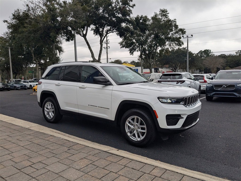 Used 2024 Jeep Grand Cherokee Laredo X image 10