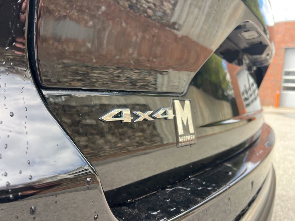 Used 2023 Jeep Grand Cherokee Laredo image 9