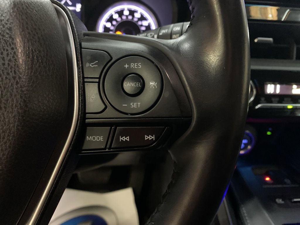 Used 2021 Toyota Venza LE image 27