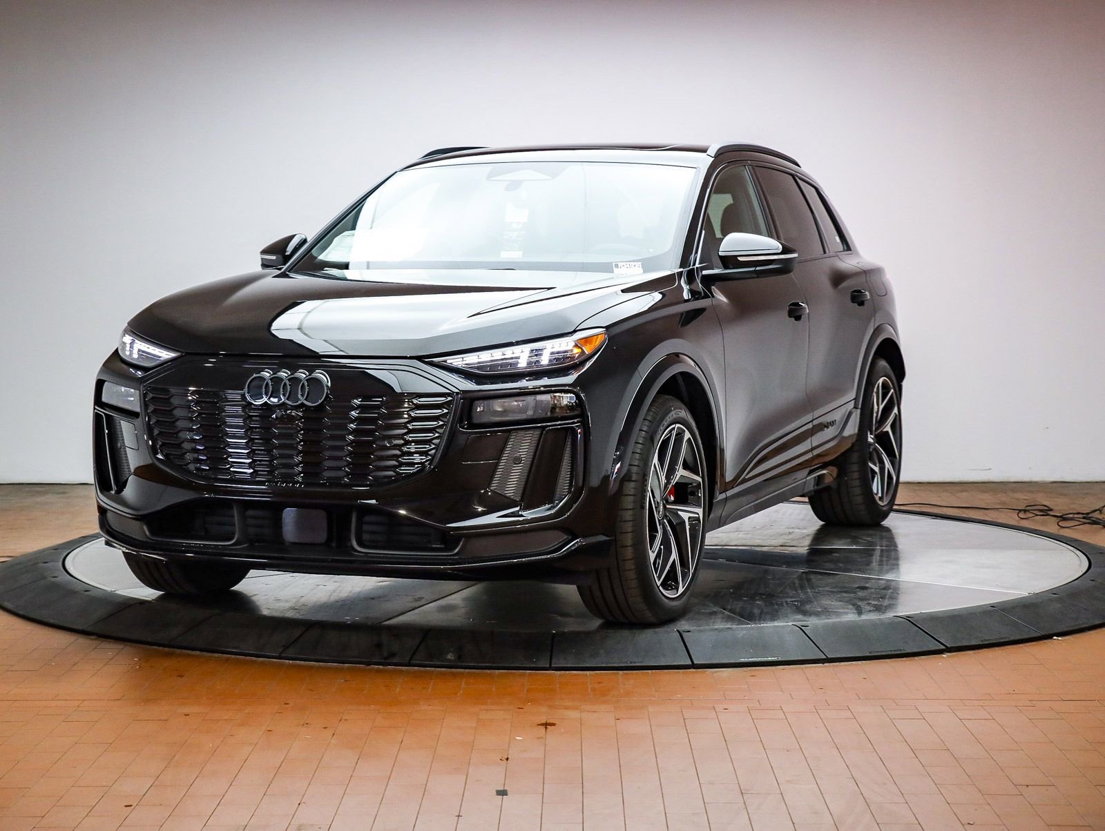 New 2025 Audi SQ6 e-tron Premium Plus image 1