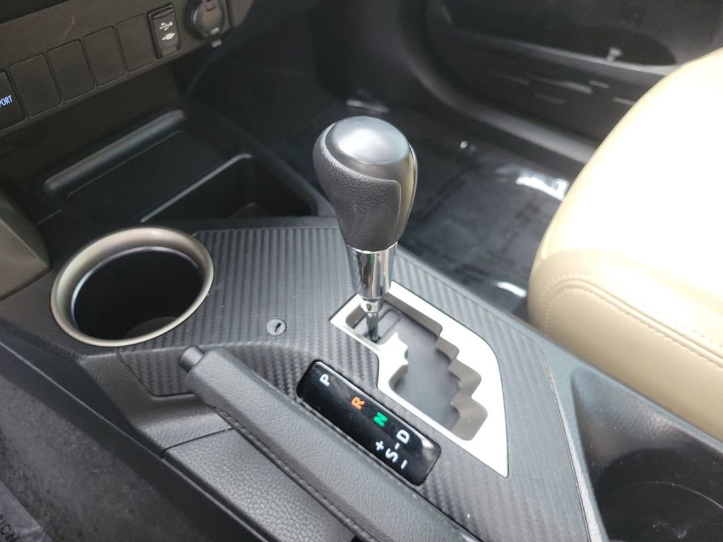 Used 2015 Toyota RAV4 XLE image 23