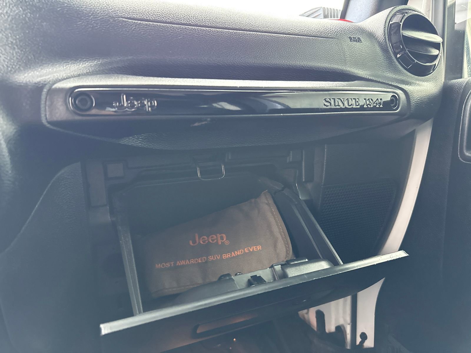 Used 2016 Jeep Wrangler Unlimited Sahara image 31
