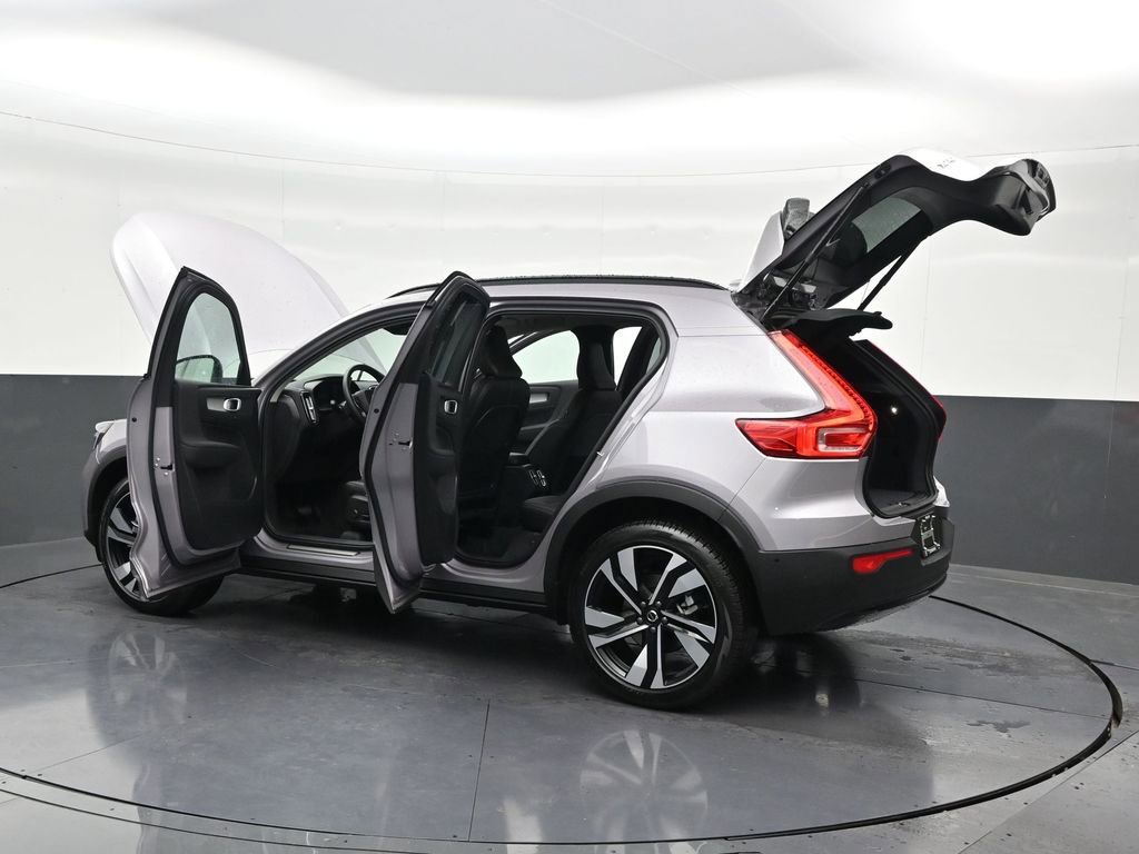 New 2026 Volvo XC40 B5 Plus AWD/4WD image 33