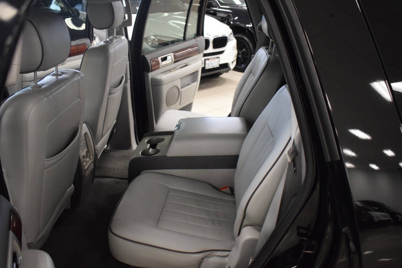 Used 2006 Lincoln Navigator Luxury image 31