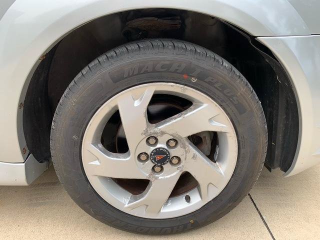 Used 2006 Pontiac Vibe w/ Sport Package FWD image 21