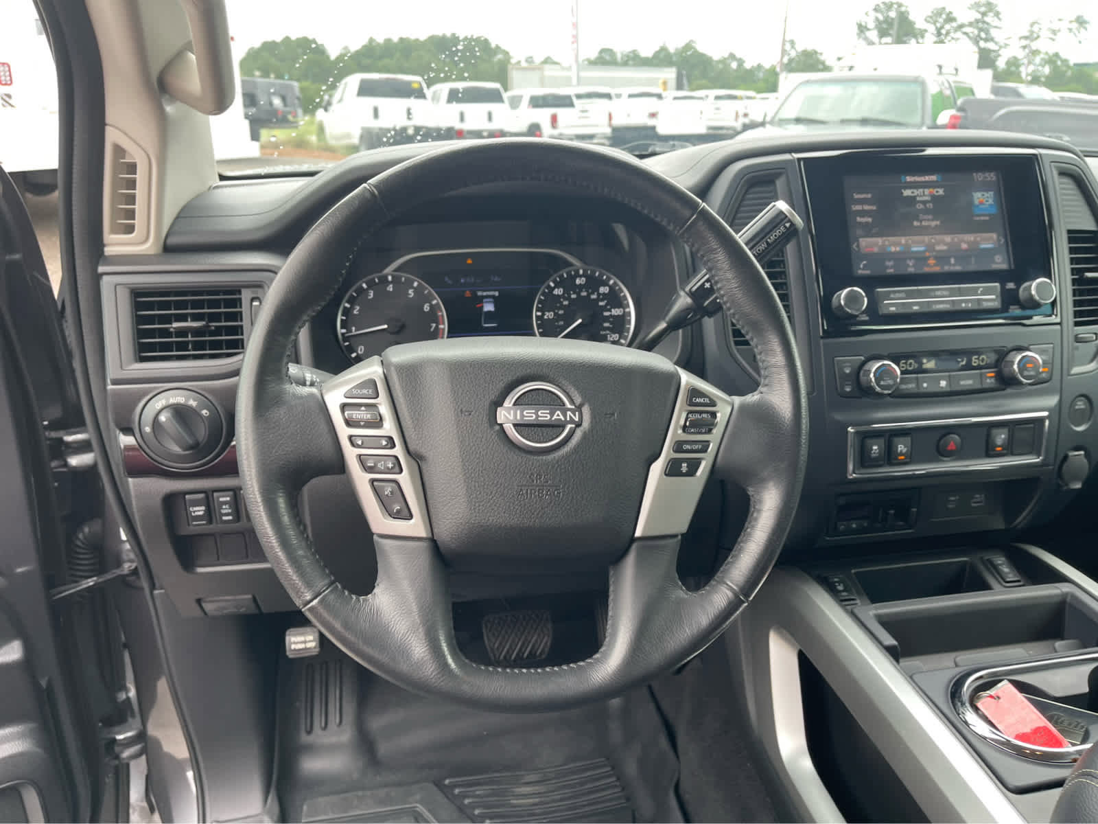 Used 2023 Nissan Titan SV w/ SV Convenience Package RWD image 15