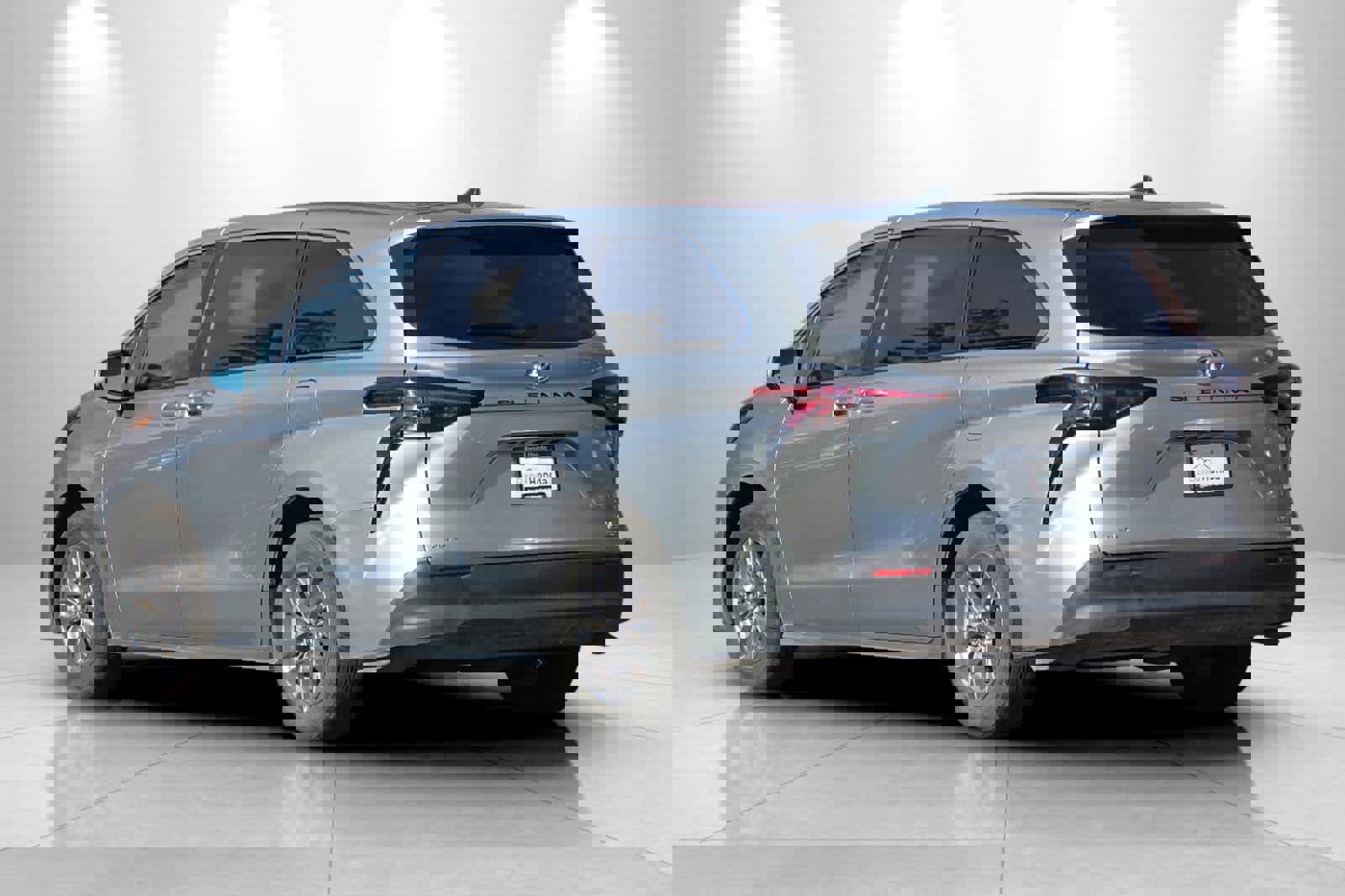 Used 2024 Toyota Sienna LE image 6