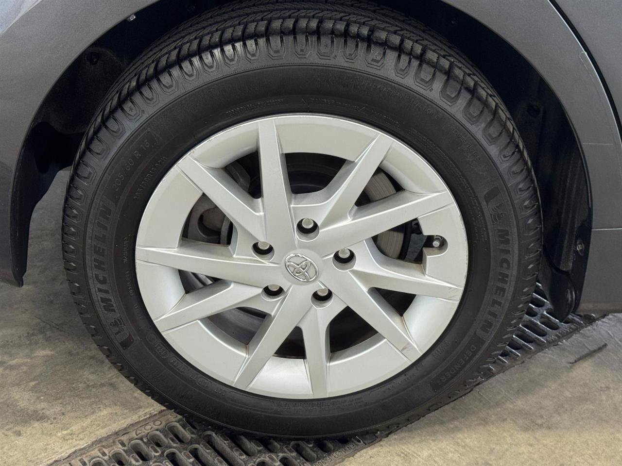 Used 2012 Toyota Prius V Three FWD image 33
