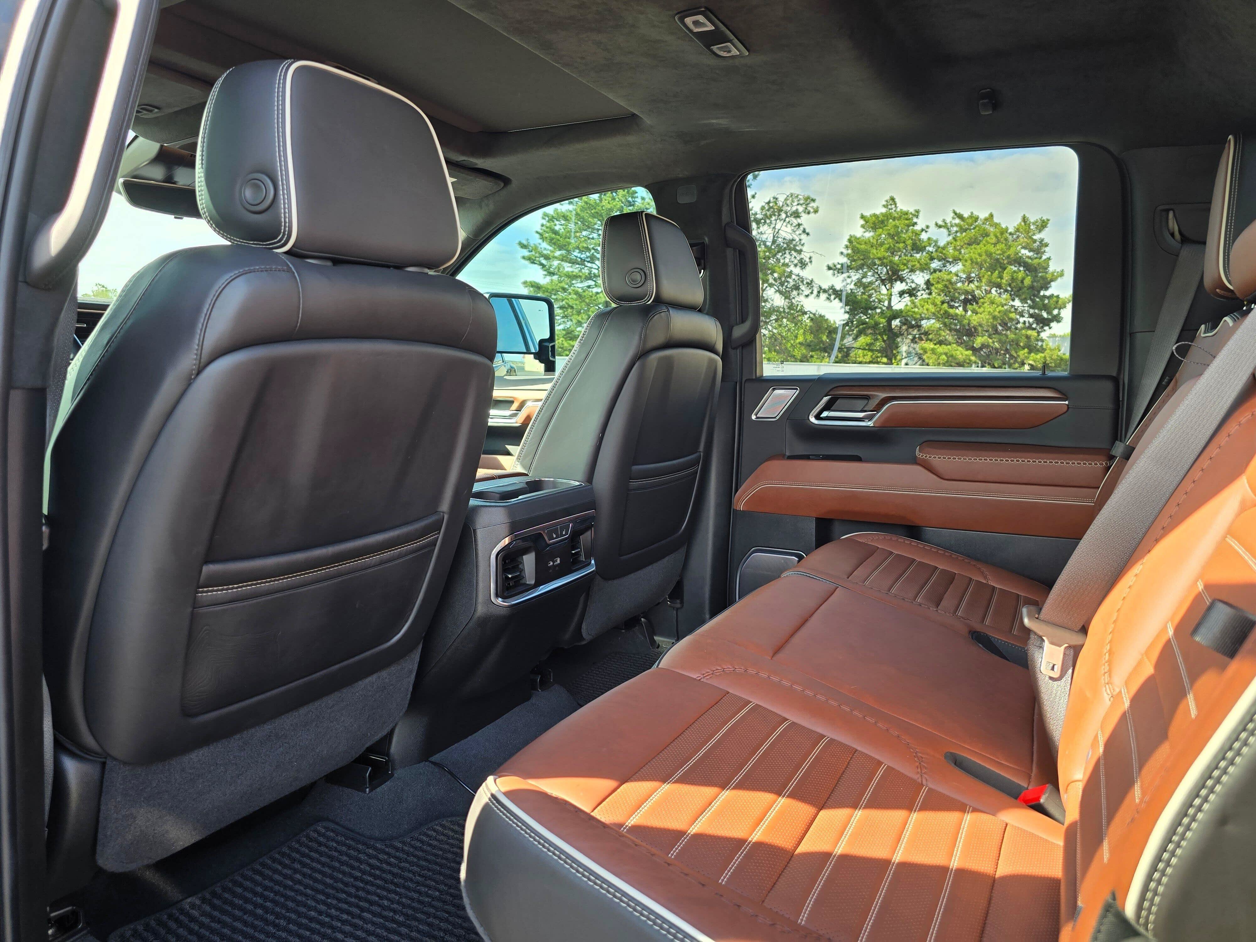 Used 2024 GMC Sierra 3500 Denali Ultimate AWD/4WD image 11