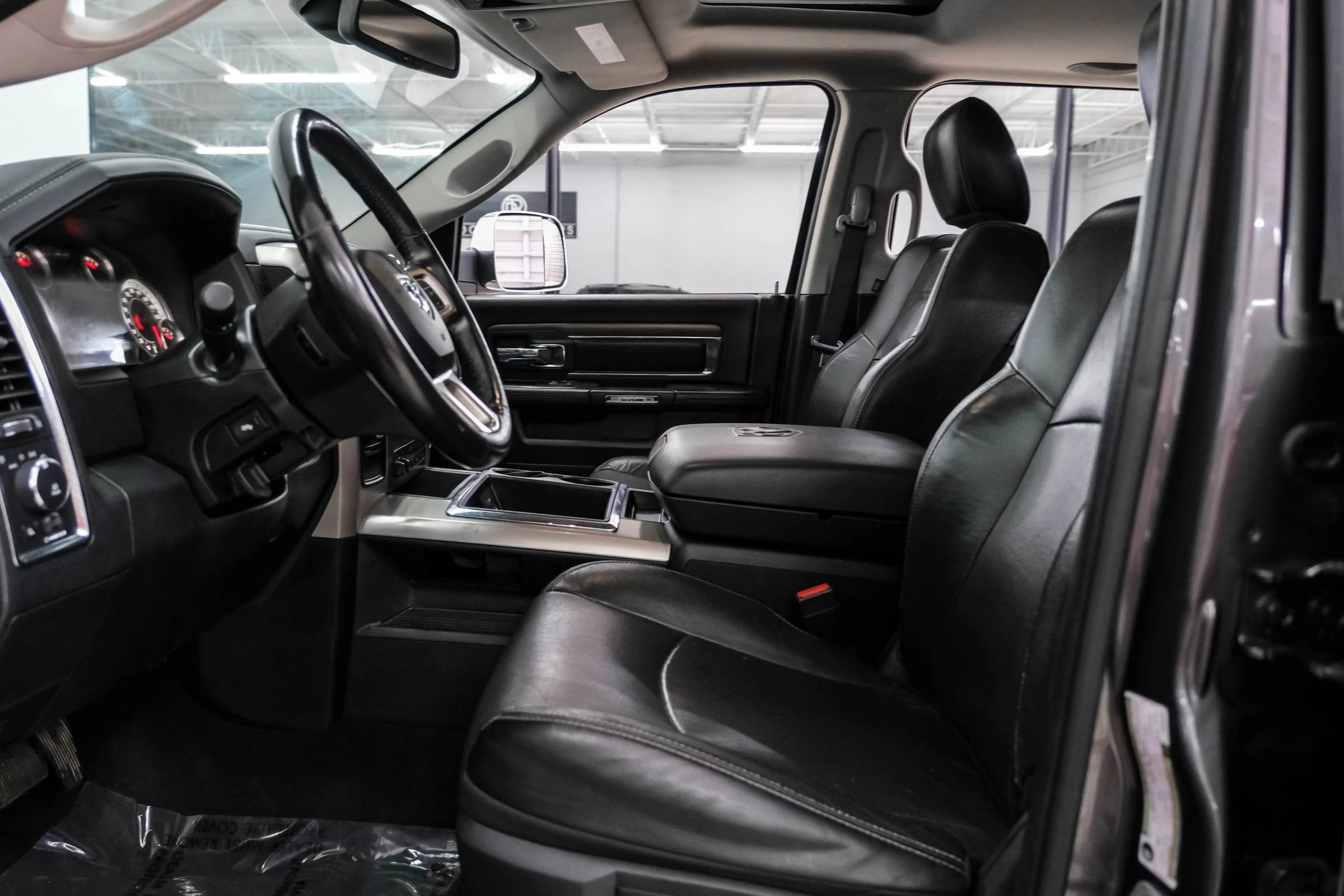 Used 2015 RAM 3500 Laramie w/ Cold Weather Group AWD/4WD image 3