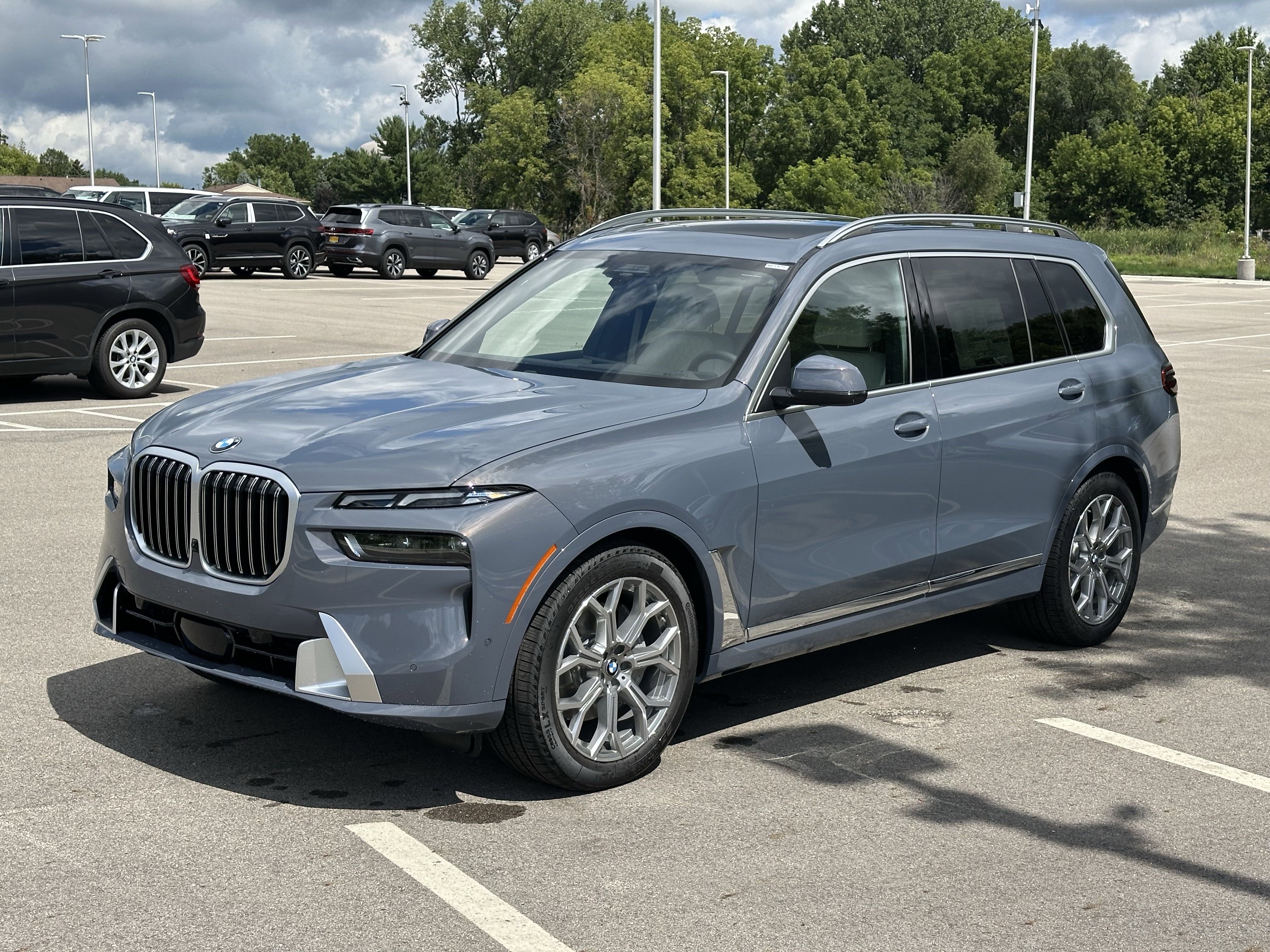 New 2026 BMW X7 xDrive40i image 3