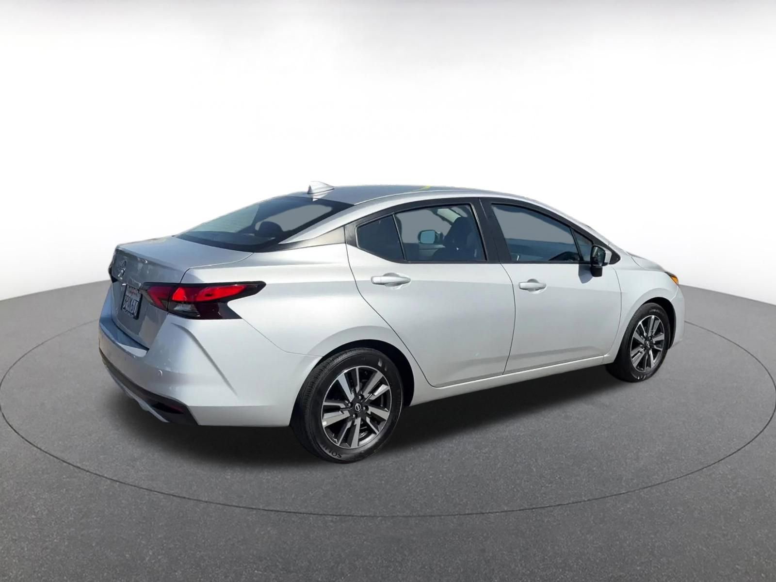 Used 2025 Nissan Versa SV image 15