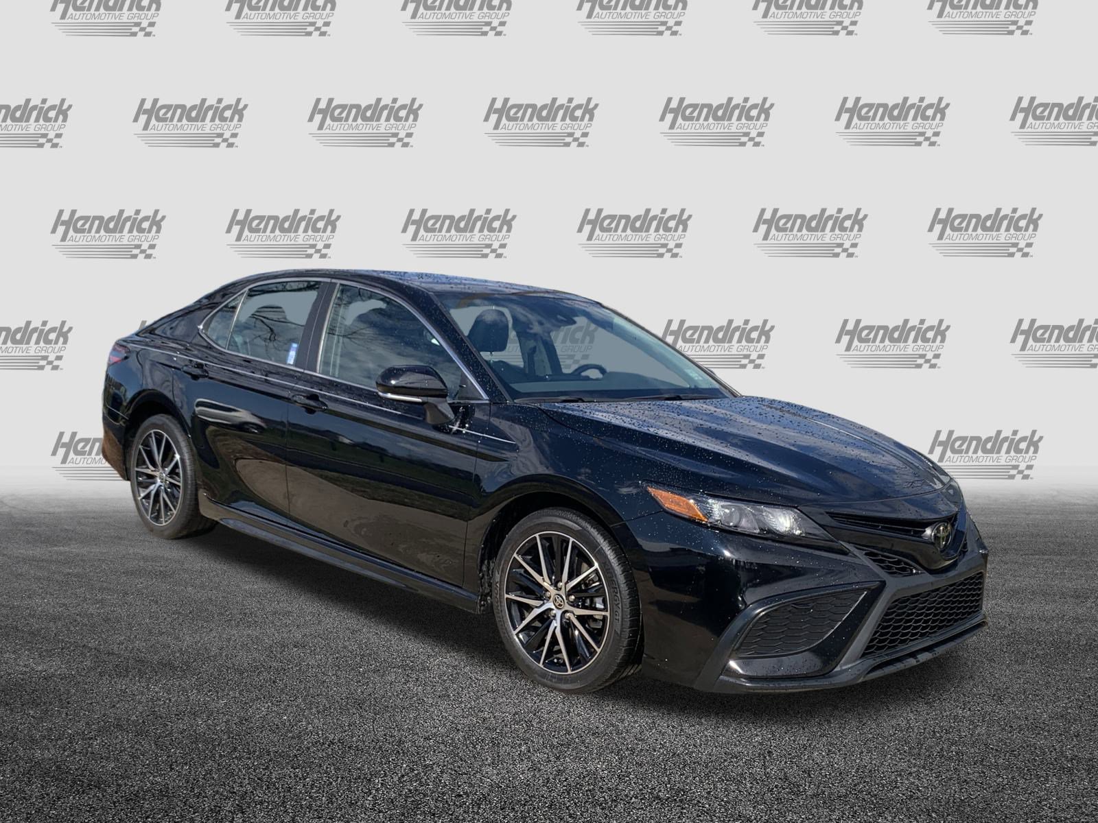 Used 2024 Toyota Camry SE image 2