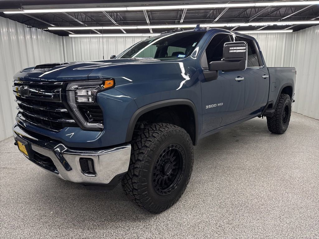 Used 2026 Chevrolet Silverado 3500 LTZ AWD/4WD image 3